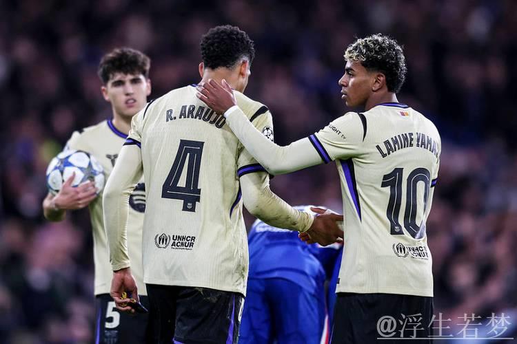 巴萨噩梦？3500万铁卫2年半4次染红致3次惨败 球迷：离队吧